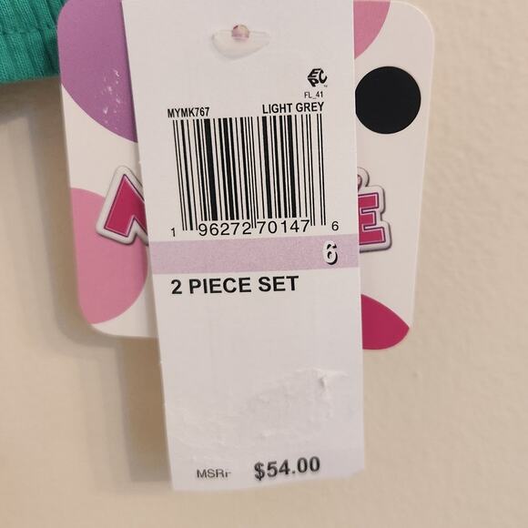 NWT Minnie Mouse Girls Sweatshirt Shorts Set Disney Disneyworld 6T - Picture 6 of 8